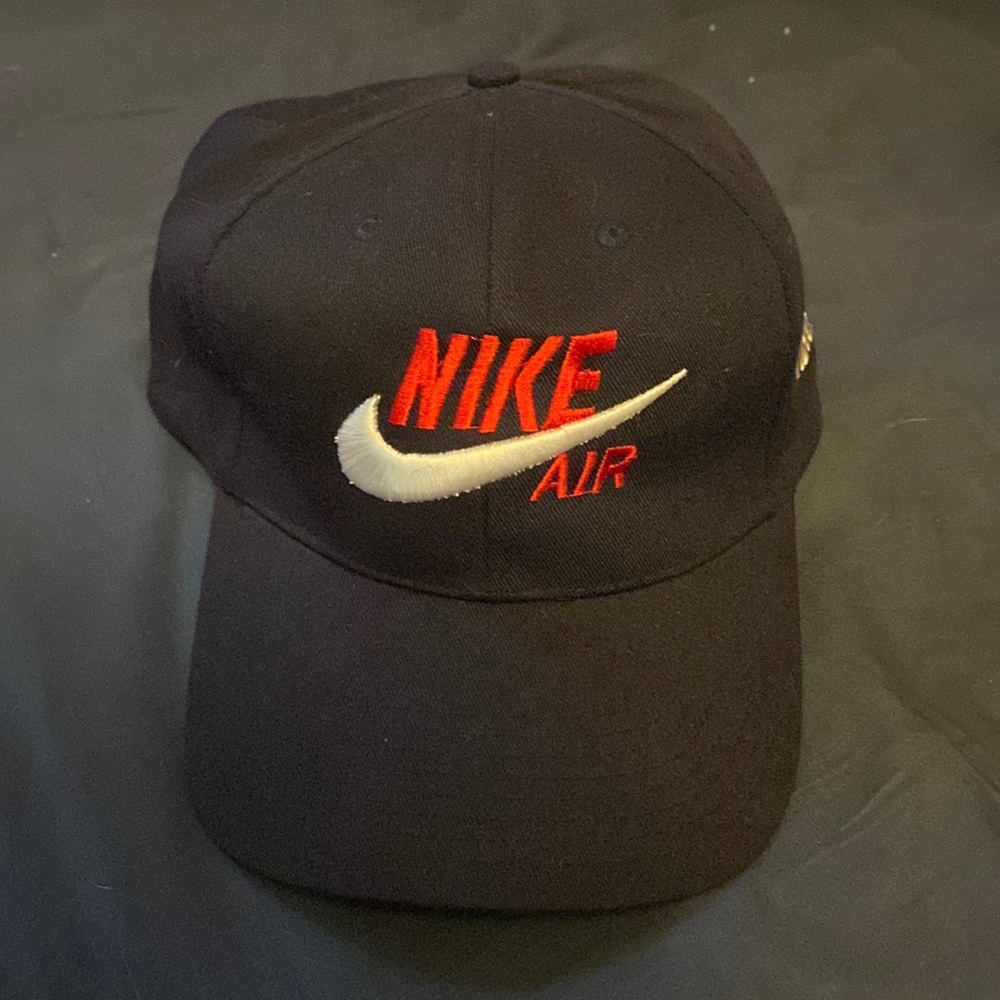 VINTAGE NIKE HAT